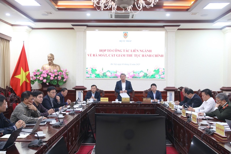 ​Nâng cao trách nhiệm người đứng đầu trong rà soát, cắt giảm, đơn giản hóa thủ tục hành chính